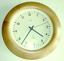 Wanduhr / Echtholzrahmen / Quartz-Werk / TOP