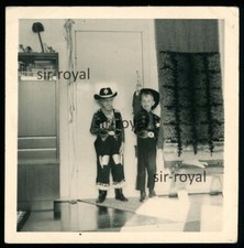 Jungs im Cowboy Kostüm 1965 -