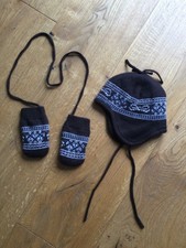 Mütze und Handschuhe von