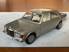 Cursor 576: Mercedes-Benz 200D