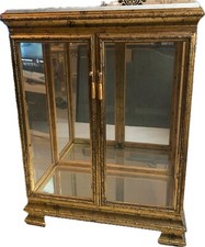 Wohnwand-Vitrine aus echten