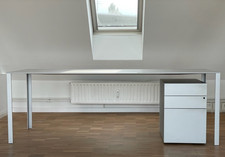 Designer-Tisch / Schreibtisch LESS von Jean Nouvel, Industriell, Minimalistisch