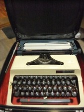 ERIKA Schreibmaschine Reiseschreibmaschine daro  im Koffer