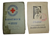 Dienstbuch Bayerisches Rotes Kreuz 1953 Rotkreuz Brosche auf Lichtbild