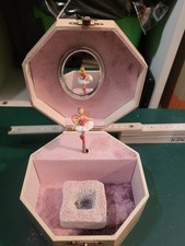 Spieldose mit Figur Spieluhr