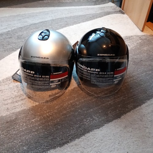 Motoradhelm