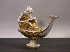 dr24/4  Älteste Volkstedt  Figurenvase Empireform  mit lesender Dame  ~ 1900
