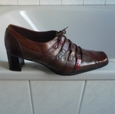 Hochfrontpumps von Roby & Pier