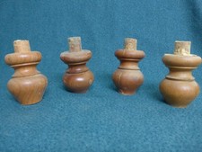 4 zierliche Möbelfüße