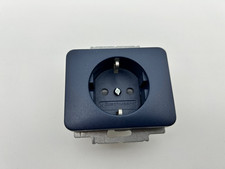 Busch Jaeger alpha nea Abdeckung + UP Steckdose erh. Berührungs. Hansablau blau