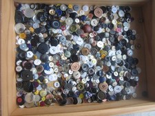 440 g Knöpfe Konvolut - viele Farben u. Größen, Zufallsmischung neue und alte