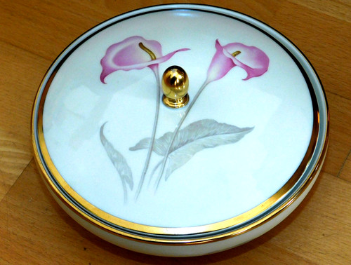 Dose aus porzellan - mit, deckel