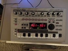 Roland MC-303 Groovebox