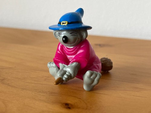 Zaubermaus auf hexenbesen - auf,