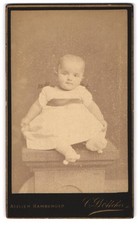 Fotografie Atelier Bamberger, Frankfurt a. M., Junghofstrasse 24, süßes Baby im 