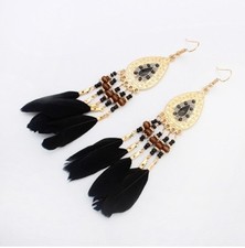 ൠ Ohrringe goldfarbiges Ornament mit schwarzen Federn braunen Perlen 12 cm lang