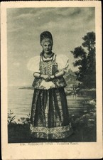 Ak Russische Typen, Vornehme Russin, Bäuerin in Tracht - 10826582