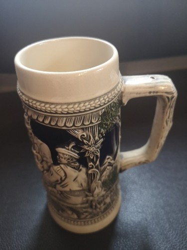 Gerzit bierkrug mit figuren - bierkrug,
