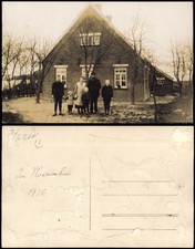 Ansichtskarte  Familie vor Backsteinhaus Nordsee 1930