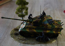 1:35 Diorama gebaut / Kampfpanzer Tiger und Kradmelder - mit 4 Figuren