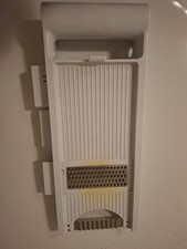 Allzweckreibe, Küchenreibe 4+1, Gemüsereibe verschiedene Aufsätze 