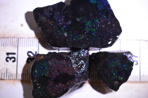 122ct parcel black basalt - 122ct,
