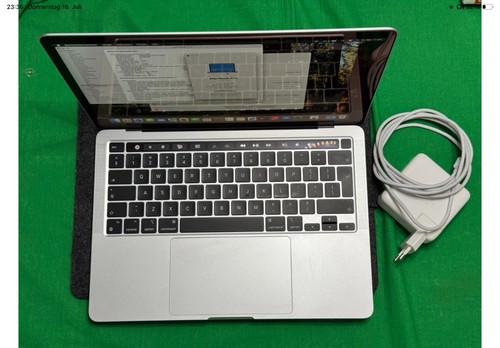 Mac book pro chip - m2, 8