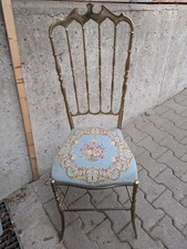 alter antiker Stuhl