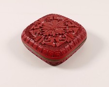 China Dose Lackdose Rotlack mit Blume 7,5x7,5cm