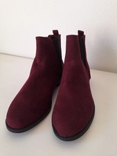 Neue bordeauxrote Stiefeletten