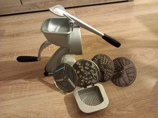 Minna Küchenmaschine Reibe mit Saugfuß