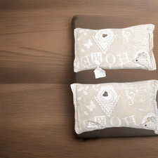 2x Deko Kissen Beige Shabby Chic Home 45x25 Knöpfe Vogel Herz