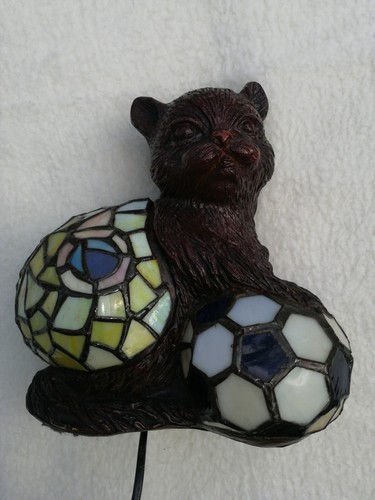Katze mit ball - tischleuchte, im