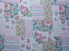 Tagesdecke Patchwork Style Blumen Rosen hellgrün Steppdecke Plaid 220x240 cm