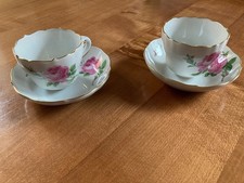 Meissen, 2 Mokkatassen mit Untertassen, rote Rose