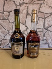 Zwei alte Flaschen Martell