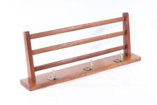 Alte Hutablage mit Hakenleiste