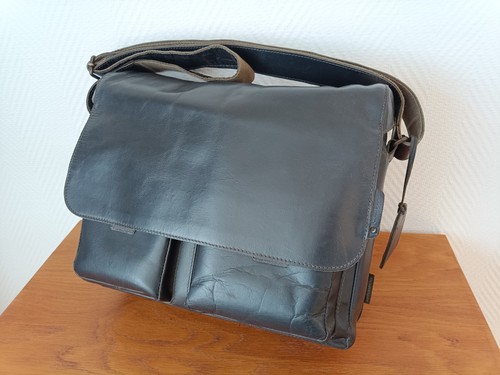 Aunts uncles messenger bag - aunts,
