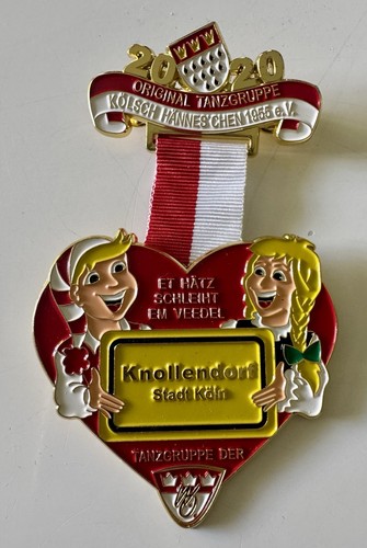 Karnevalspin anstecker von - /,