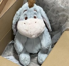 Niedlicher kleiner Esel in