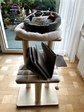 katzenkratzbaum 2 Etagen Holz und weiße Polster sowie anderes Zubehör