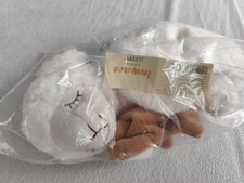 Stofftier schlafendes Schaf