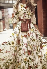 Kleid mit Rundhalsausschnitt