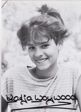 Katja Woywood, mit (gedrucktem) Autogramm