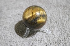Tigerauge Kugel ca. 40 mm Edelstein Kugel Sammlerstück Natur + Kunstoffständer