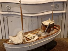 altes Schiffsmodel Trawler