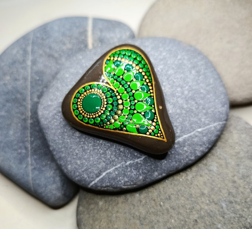 Bemalter stein herz - bemalter, mandala