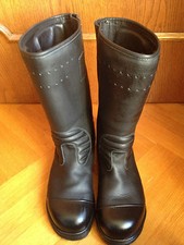 KNOBELBECHER SCHAFTSTIEFEL