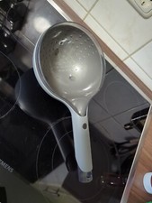 praktisches Küchensieb in grau