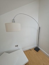 Schwarze Ligne Roset Stehlampe